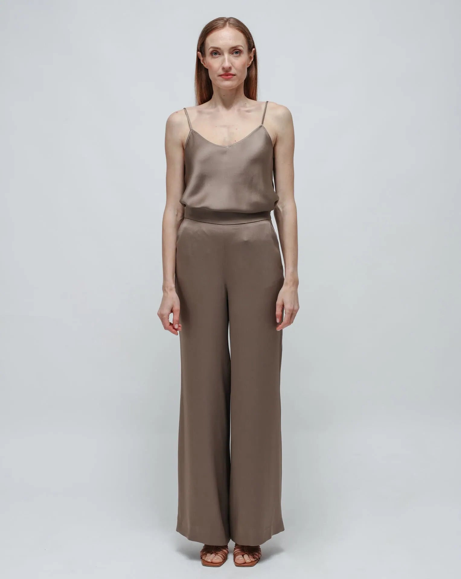 Top de lingerie en satin vert olive