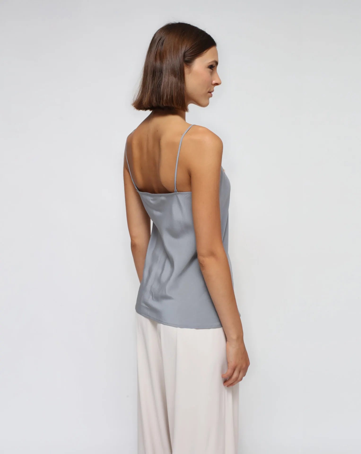 <tc>Top de lencería gris con cordones</tc>