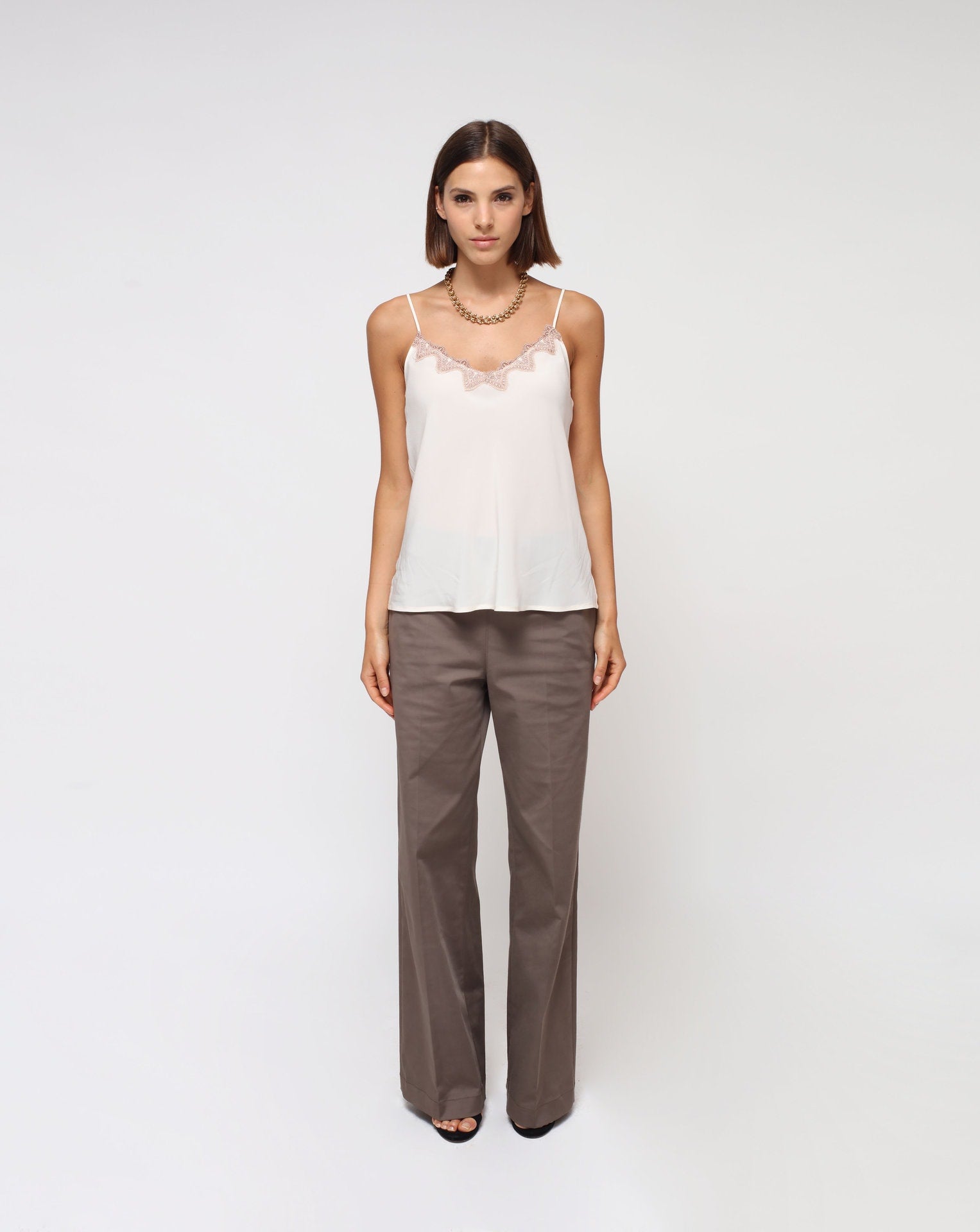 <tc>Top de lencería color crema con cordones</tc>