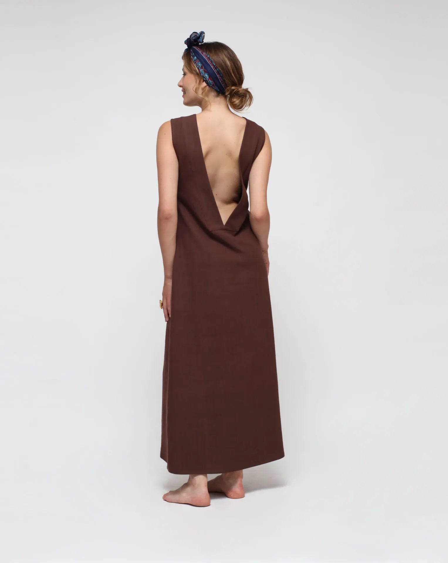 <tc>Vestido de lino con espalda en V</tc>