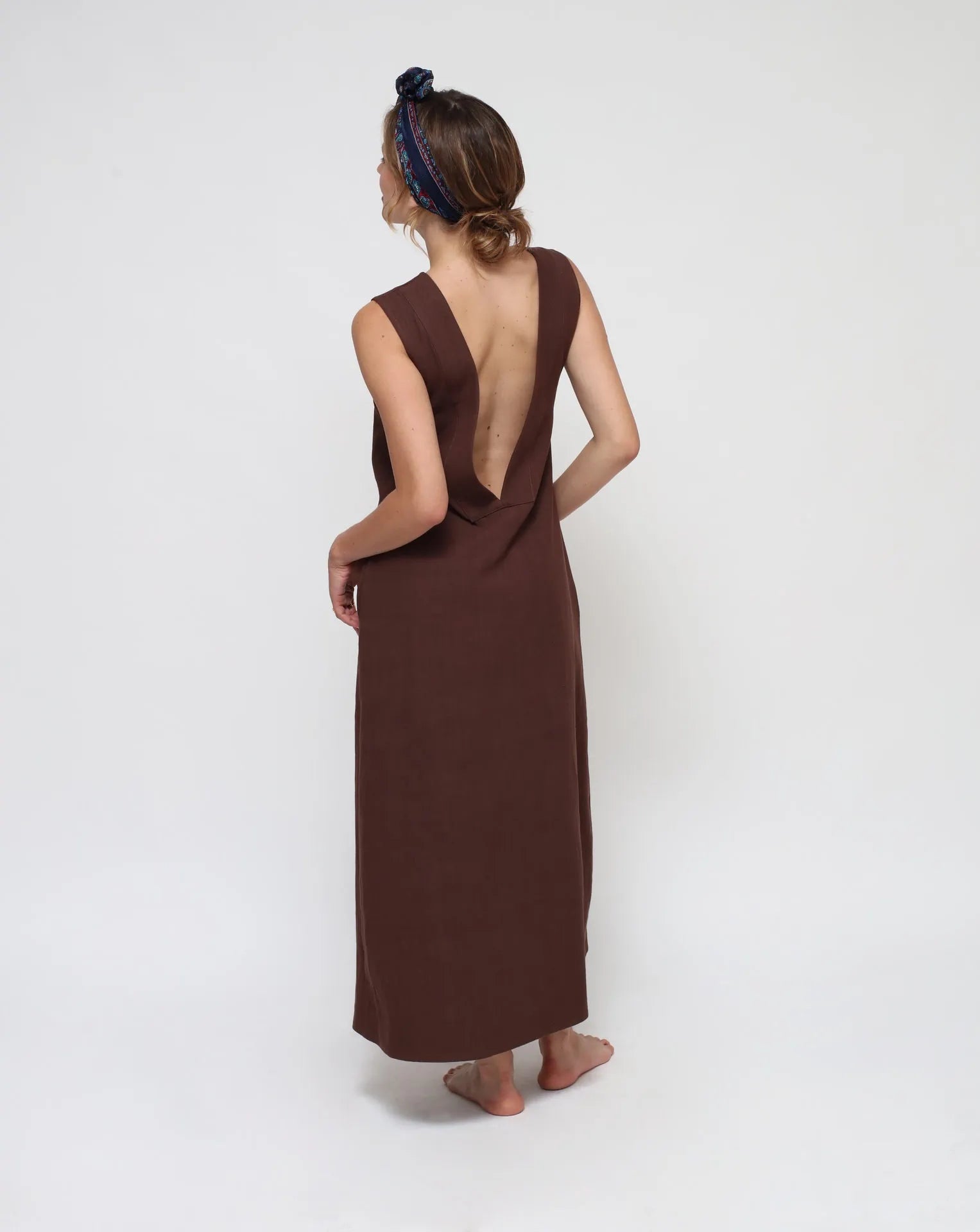 <tc>Vestido de lino con espalda en V</tc>