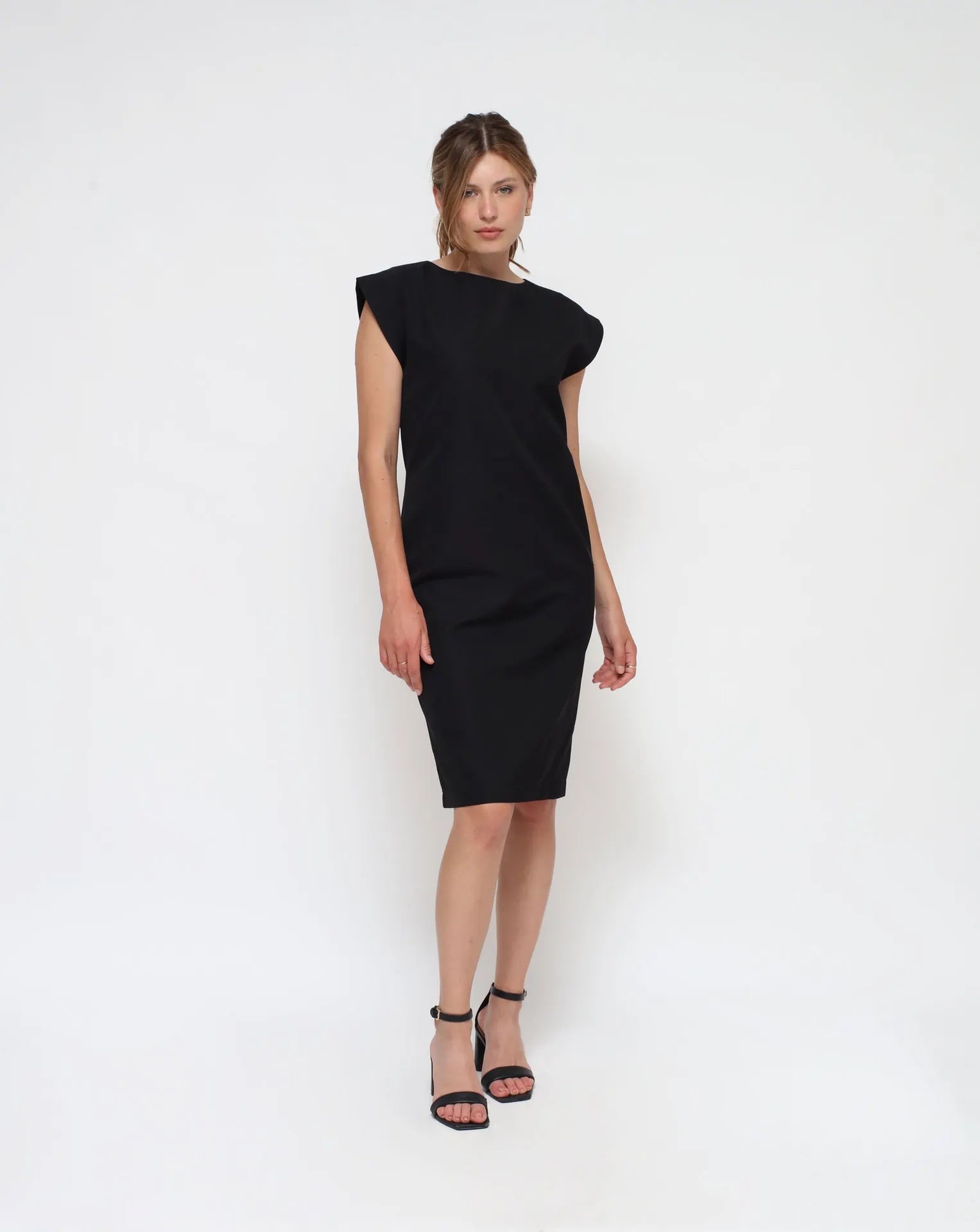 Schwarzes Scheidekleid