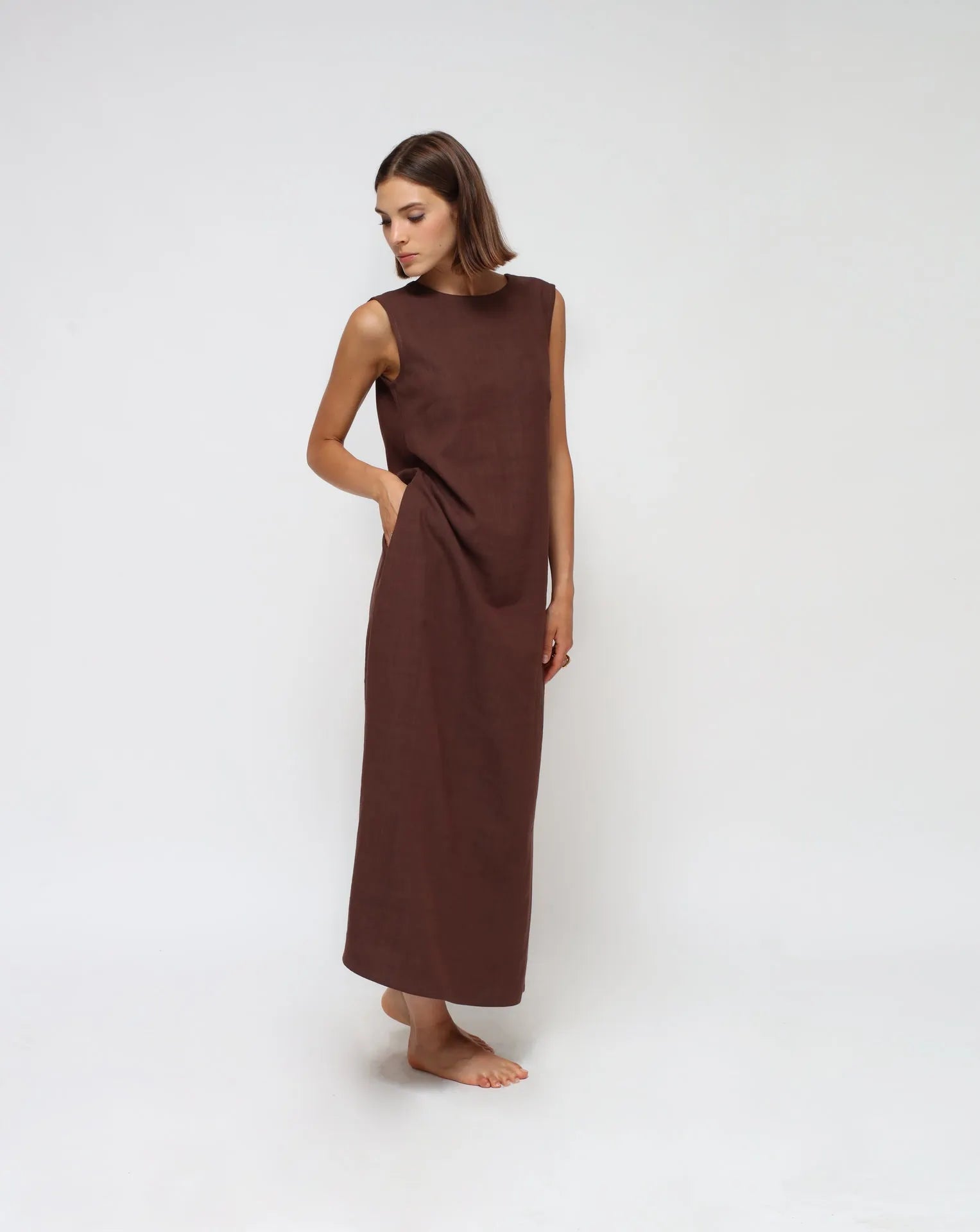 <tc>Vestido de lino con espalda en V</tc>