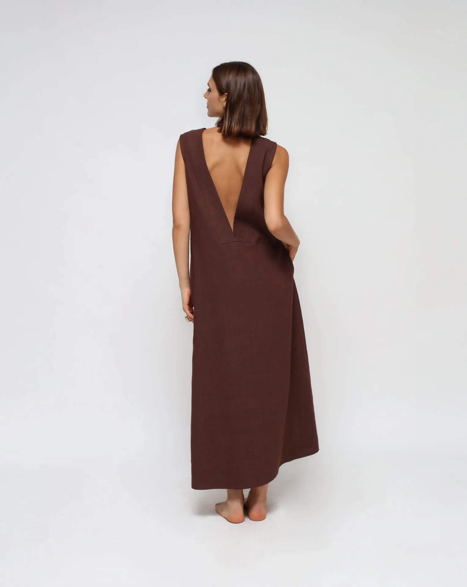 <tc>Vestido de lino con espalda en V</tc>