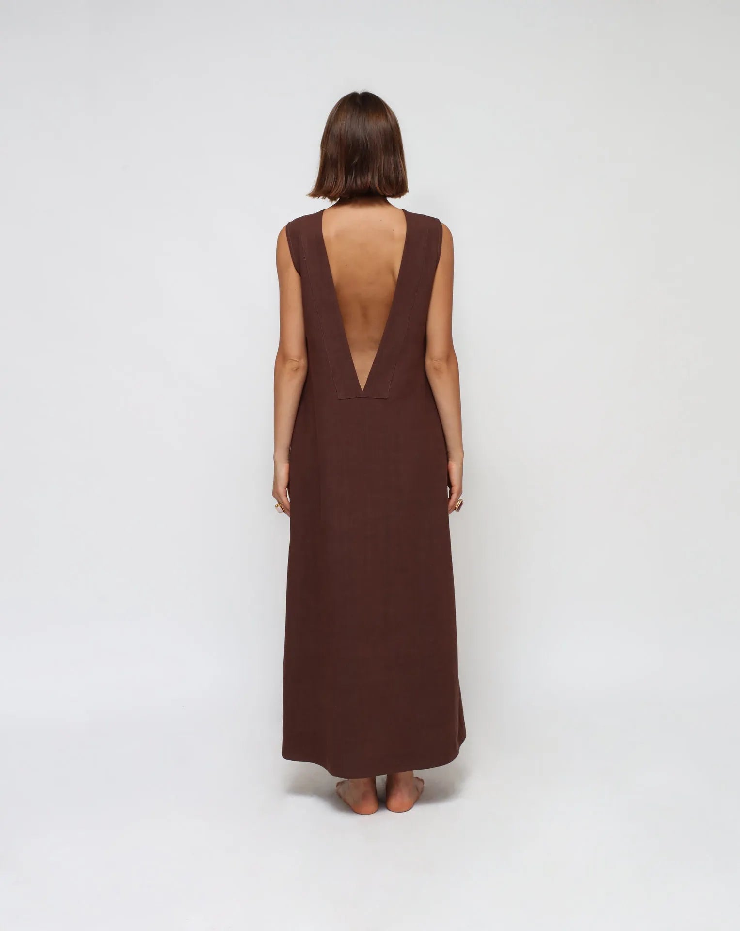 <tc>Vestido de lino con espalda en V</tc>