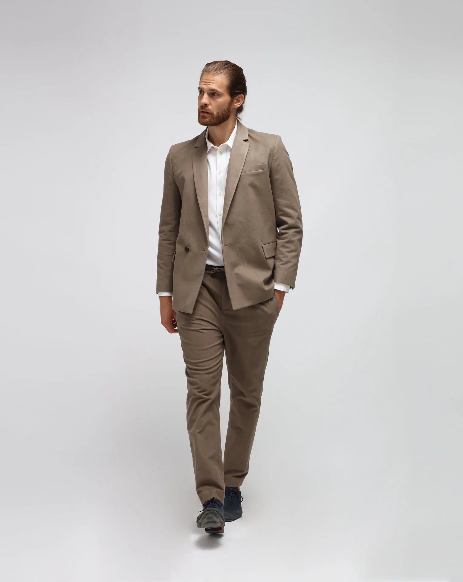 Abito a doppio petto beige