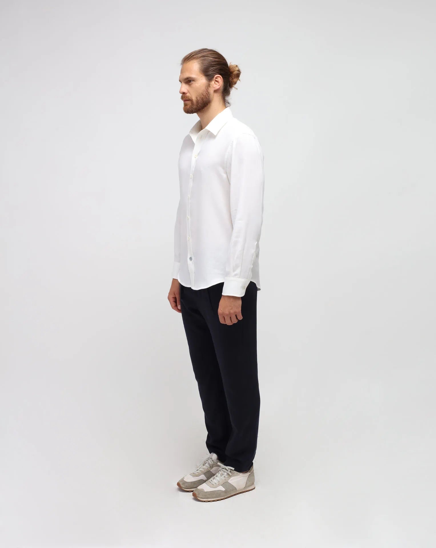 La camicia da uomo in bianco