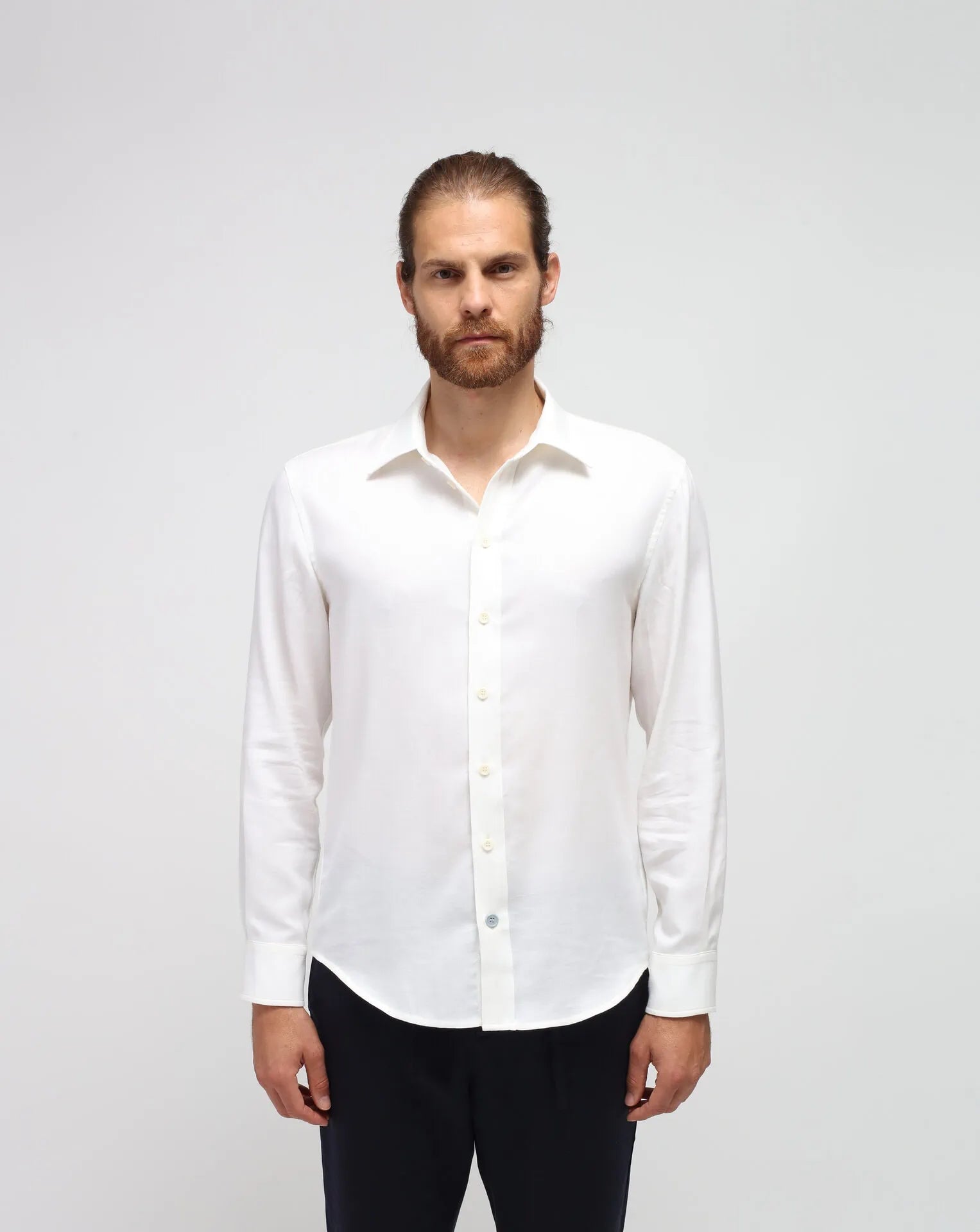 La camicia da uomo in bianco