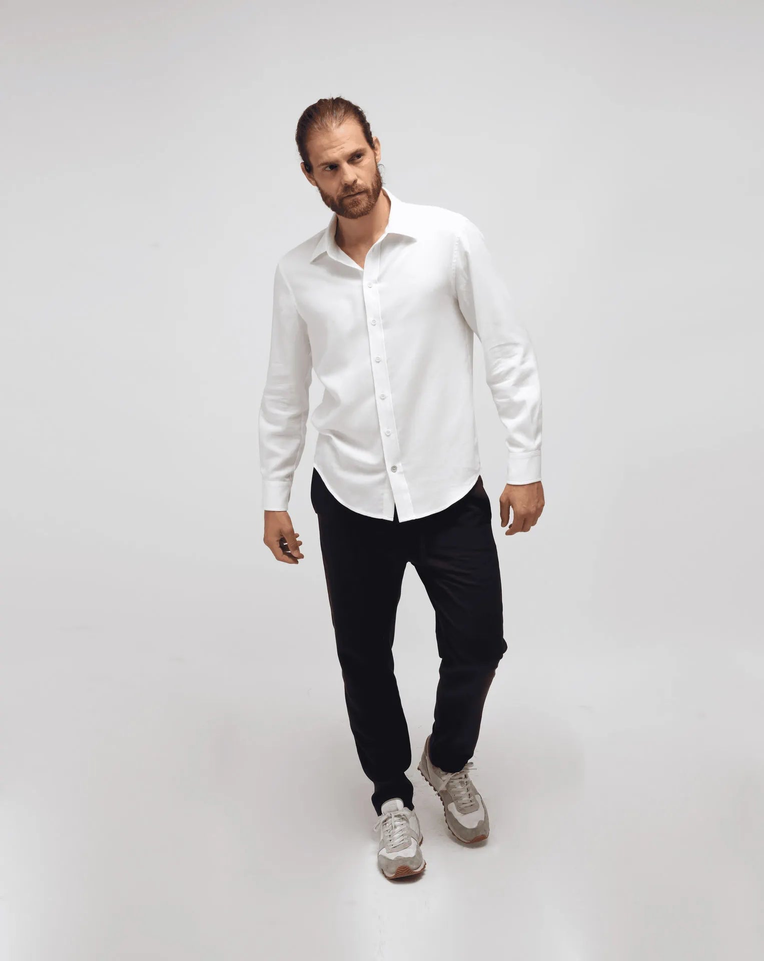 La camicia da uomo in bianco