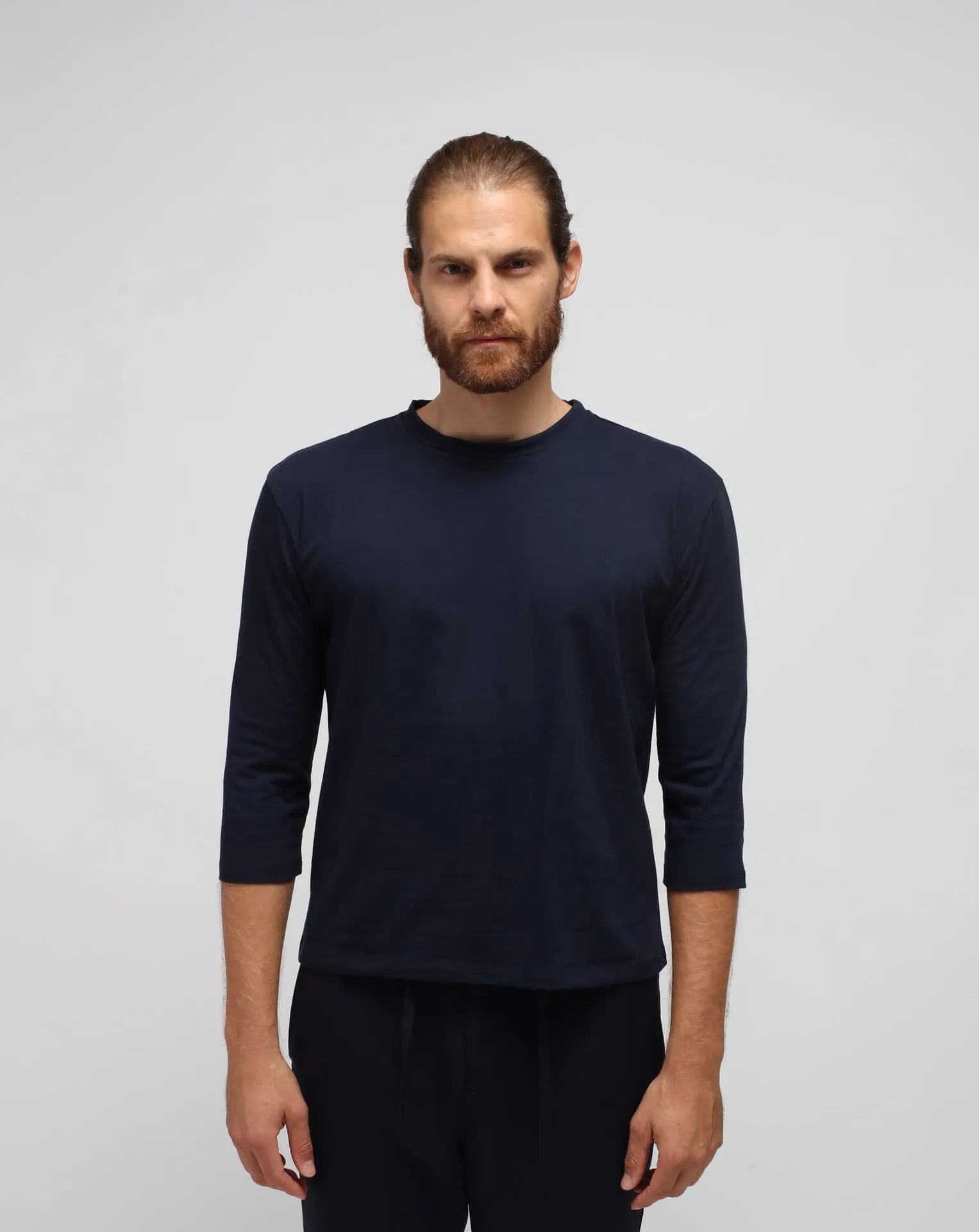 <tc>Camiseta azul de cuello redondo y manga ¾</tc>