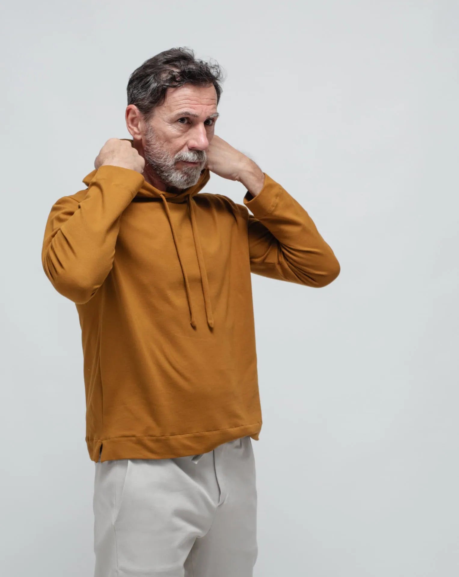 Sudadera con capucha de okra