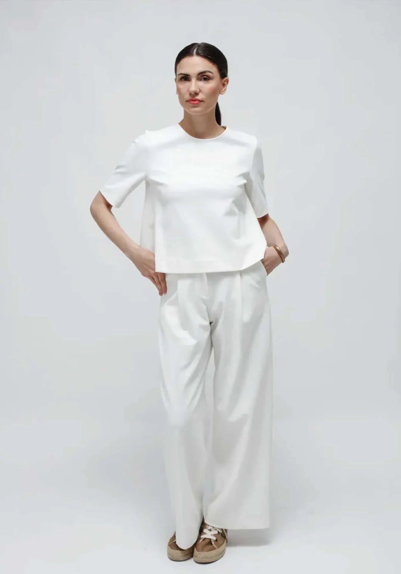 White Punto Milano pants and short sleeves top for women.  All sustainable fashion Made in Italy by hand.